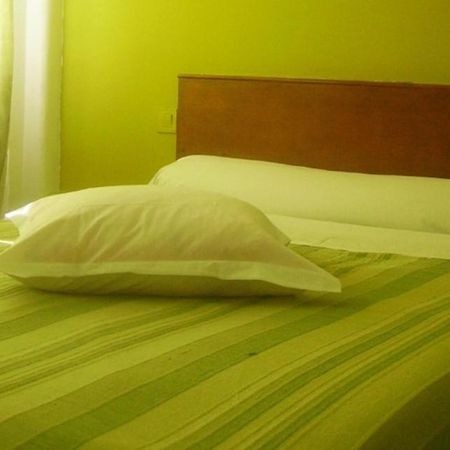 Rex Hotel Maubeuge Bilik gambar